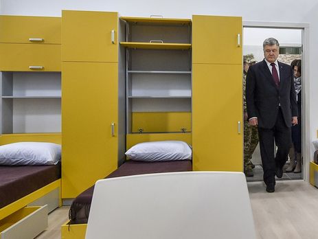 Порошенко о новом жилье для военных: Когда я служил в армии, мечтать не могли, что военнослужащий будет иметь такие условия