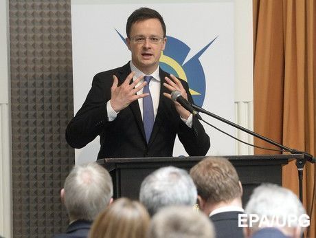 Сийярто заявил, что Венгрия расценивает украинский закон об образовании как нож в спину