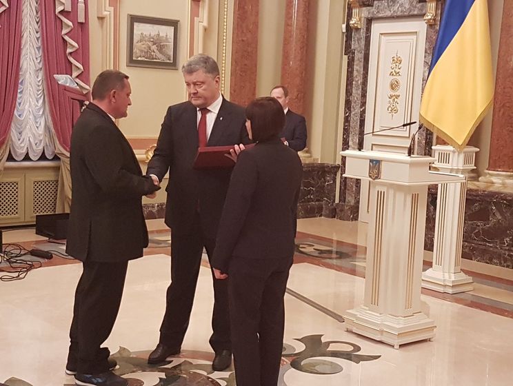 Порошенко присвоил звание Героя Украины погибшему бойцу Капушу