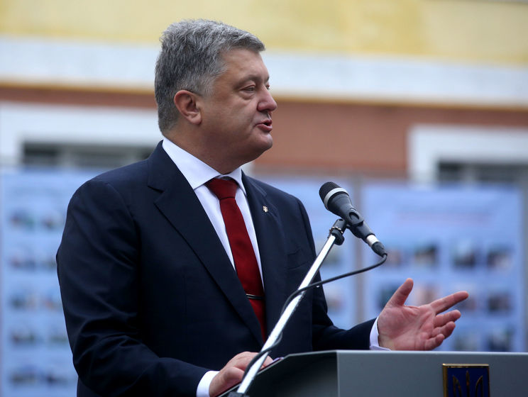Порошенко заявил, что на оборону в Украине выделяется не менее 5% ВВП