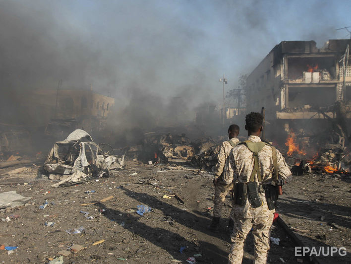В результате двух взрывов в столице Сомали погибло минимум 22 человека