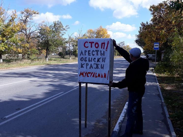 ﻿Чубаров повідомив, що пікетника в окупованому Криму підтримало багато водіїв машин, що проїжджали повз