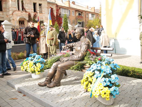 В Виннице открыли первый в Украине памятник Петлюре. Фоторепортаж