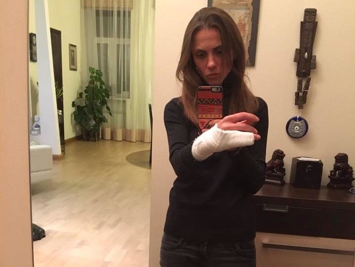 ﻿У Києві поліцейські зламали руку жінці-водію, яка порушила правила і не показала документів
