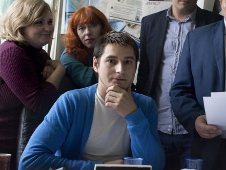 Максима Лапунова (на передньому плані) затримали в Чечні за підозрою в гомосексуальності