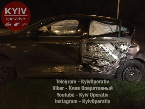 В Киеве нетрезвый полицейский переходил улицу и спровоцировал масштабное ДТП