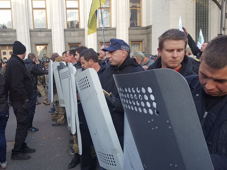 Журналистка Бердинских: Митингующие забрали щиты у Нацгвардии