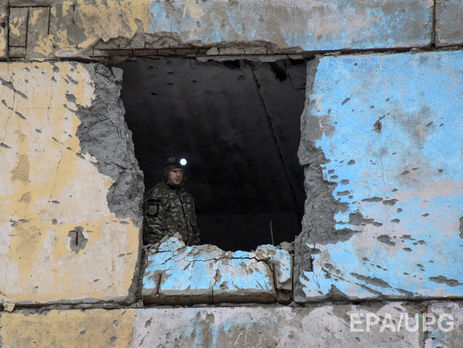 Украинский военный погиб во время обстрела в районе Марьинки – штаб АТО