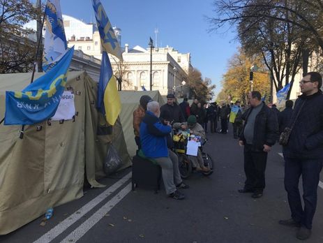 Акция протеста под Радой продолжается, ночь в палаточном городке прошла мирно. Фоторепортаж