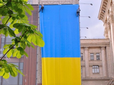 На фасаде ЦУМа в центре Киева установят огромный флаг Украины