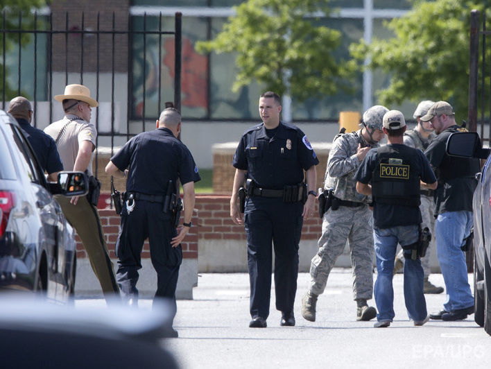 ﻿Поліція після 10 годин погоні затримала підозрюваного у стрілянині в офісному центрі Мериленду