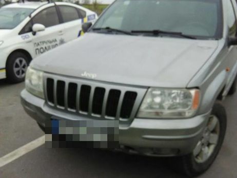 В Ровенской области патрульные задержали джип с оружием и наркотиками, которым управлял девятилетний ребенок