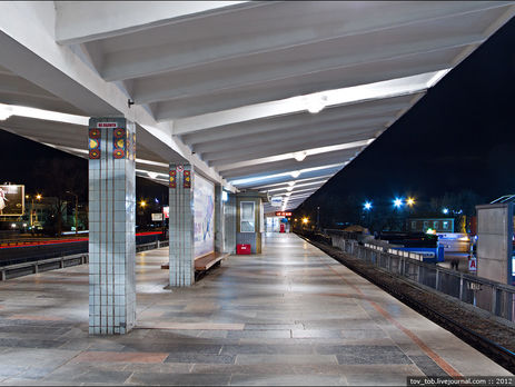 В Киеве под поезд метро попал человек