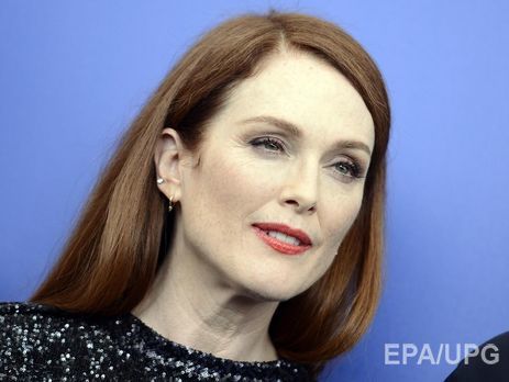 Джулианна Мур обнажилась для рекламы украшений