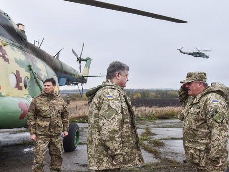 Порошенко и Полторак посетили прифронтовую Авдеевку