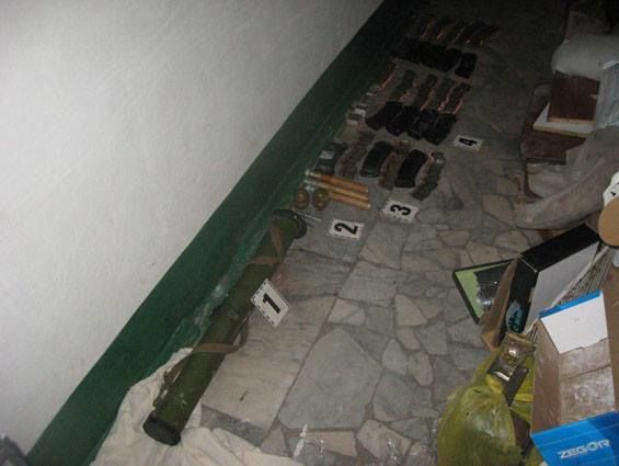 Житель Донецкой области хранил в кладовке арсенал оружия