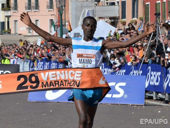 ﻿Переможець Венеціанського марафону прийшов першим до фінішу завдяки помилці суперників, які побігли не туди