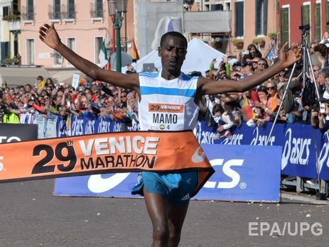 ﻿Переможець Венеціанського марафону прийшов першим до фінішу завдяки помилці суперників, які побігли не туди