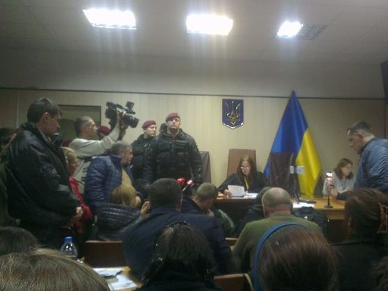 ﻿Зал суду, де забарикадувалися прихильники Коханівського, охороняє майже сотня поліцейських – Крищенко