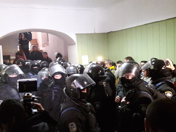 Антон Геращенко: Применение силы полицией в Святошинском суде было дозированным