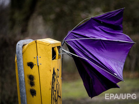 В шести областях Украины объявили штормовое предупреждение на 25 октября