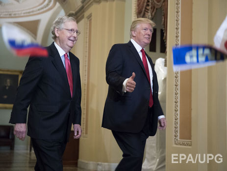 В Конгрессе США в Трампа бросили российские флажки