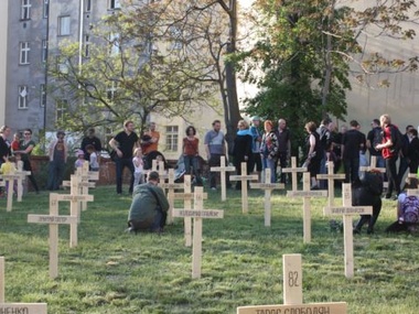 В Братиславе установили 108 крестов памяти Героев Майдана