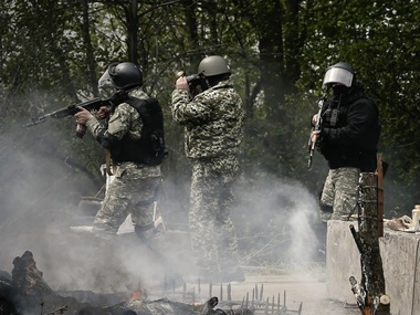 СМИ: В Славянске звучат взрывы и стрельба