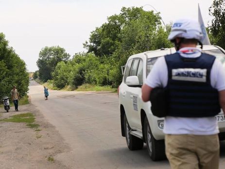 ﻿Спостерігачі ОБСЄ зафіксували на Донбасі російський фургон із написом "Ритуал", який виїхав із Донецька до РФ