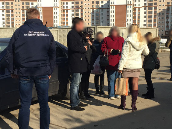 ﻿Поліція затримала групу "активістів", які вимагали від київського забудовника $200 тис. 