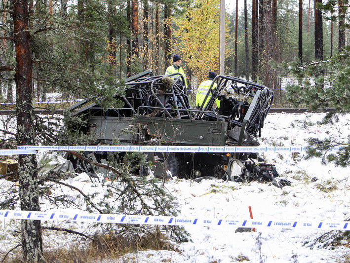﻿У Фінляндії поїзд врізався у військовий автомобіль, четверо загиблих