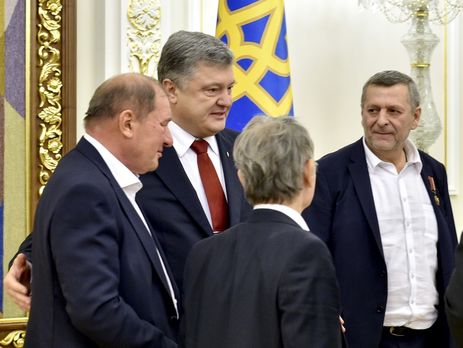 ﻿Порошенко нагородив Умерова і Чийгоза орденами 