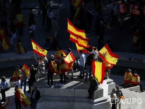 Тысячи людей в Мадриде митинговали за единство Испании. Фоторепортаж