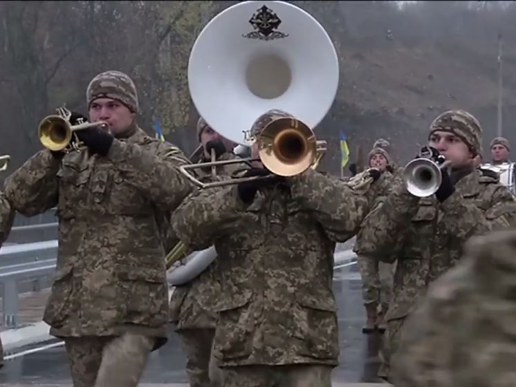 ﻿Турчинов: Наш оркестр буде грати у звільнених Луганську, Донецьку та Криму. Відео