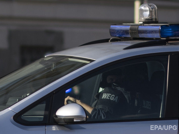 В Австрии полиция ищет мужчину на фургоне с надписью "Хайль Гитлер", застрелившего двоих человек