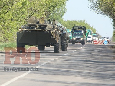 Колонна украинской военной техники вошла в Бердянск Запорожской области. Фоторепортаж