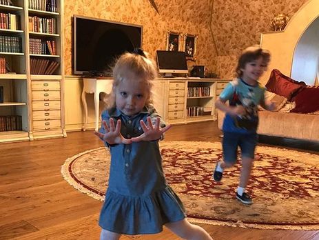 Дети Пугачевой и Галкина поссорились из-за песен 