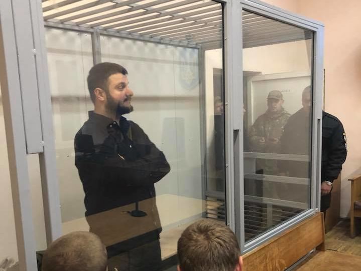 ﻿Суд дозволив синові Авакова перебувати біля адвокатів, а не в клітці
