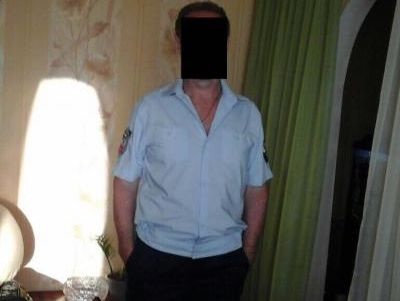 ﻿Прикордонники на блокпості в Донецькій області затримали чоловіка, у якого виявили особисте фото із шевронами 