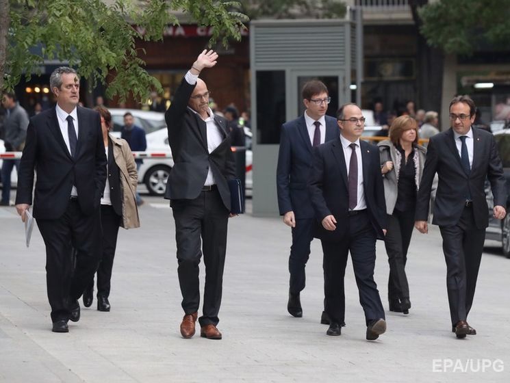 ﻿До суду Мадрида прибуло дев'ять із 14 відсторонених членів уряду Каталонії, Пучдемон до суду не приїхав