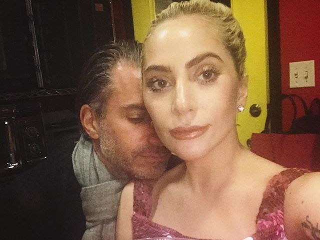 Леди Гага и Карино обручились