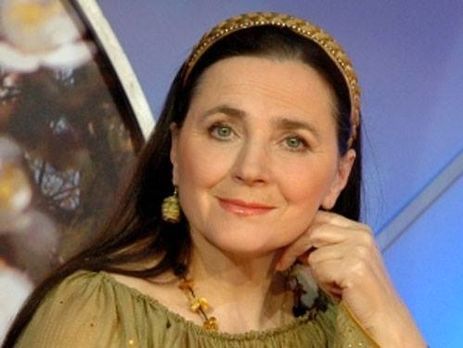 ﻿Ніна Матвієнко постала у новому образі з яскравою помадою