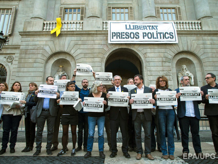 ﻿У Каталонії студенти перекривали дороги, вимагаючи звільнити заарештованих екс-урядовців регіону