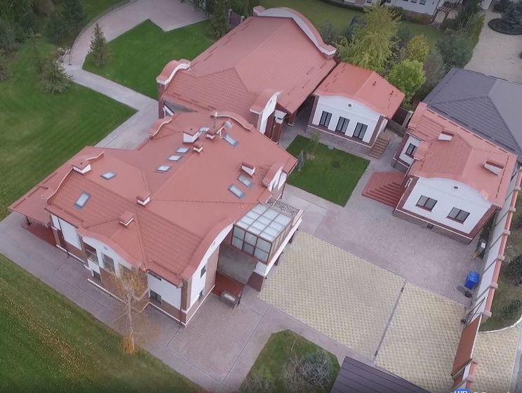 Блогер показав новий будинок Рабіновича, орендований за $10 тис. на місяць. Відео