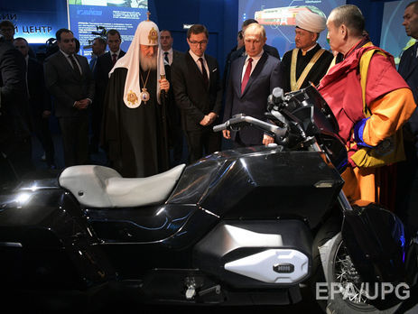 Путину показали мотоцикл, разработанный концерном 