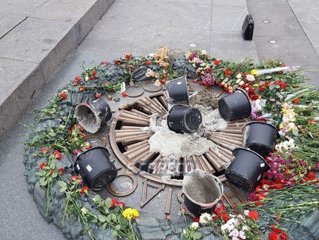 Полиция Киева квалифицировала инцидент в парке Вечной славы как надругательство