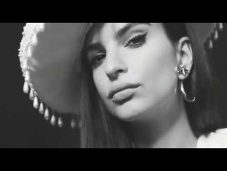 Tequila Kisses. Ратаковски снялась в клипе Tyga. Видео