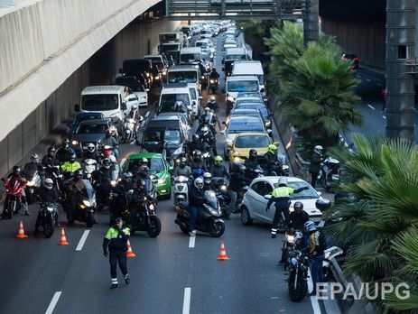 В Каталонии началась забастовка сторонников отделения от Испании. Фоторепортаж