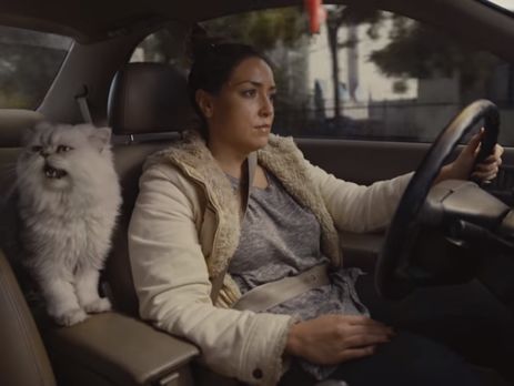 Режиссер снял вирусную рекламу старого авто своей девушки, благодаря чему цена машины на аукционе выросла в 30 раз. Видео