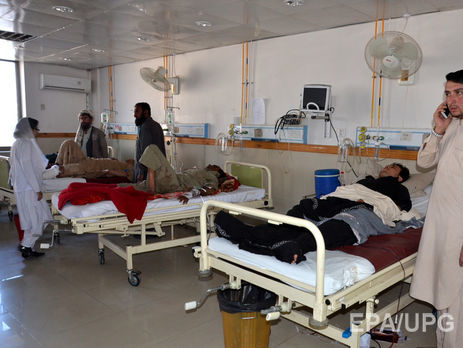 В Пакистане автобус упал с моста, 24 погибших